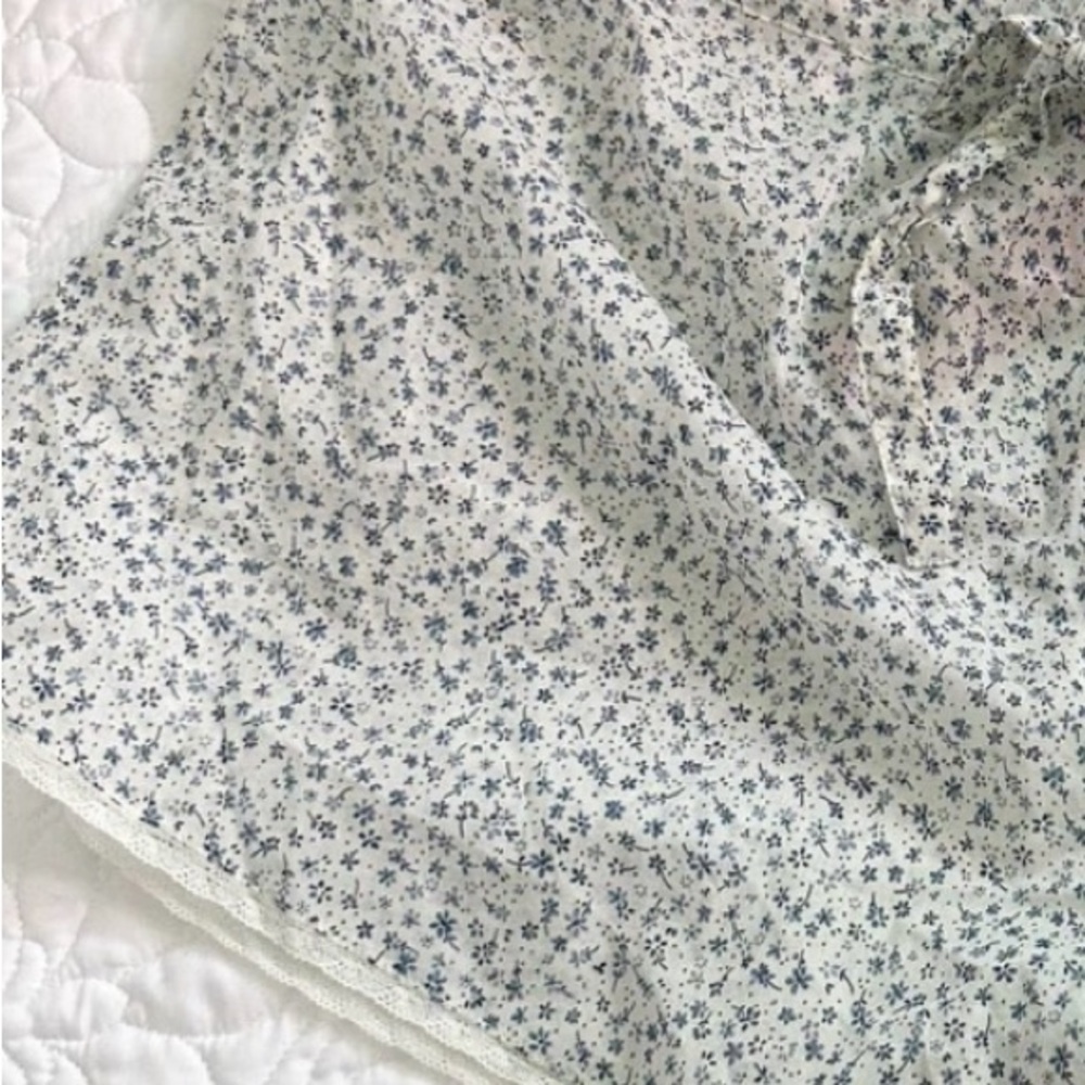 Doen Scout Short in Blue Kate Floral Organic Cotton - Picture 5 of 10